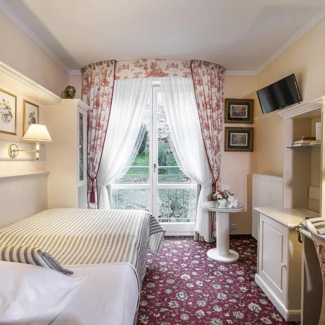 غرفة مفردة، Aura Palace 2/10