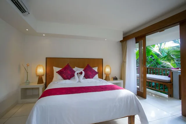 Deluxe, King Bed, Pesantian Villa & Warung 1/6