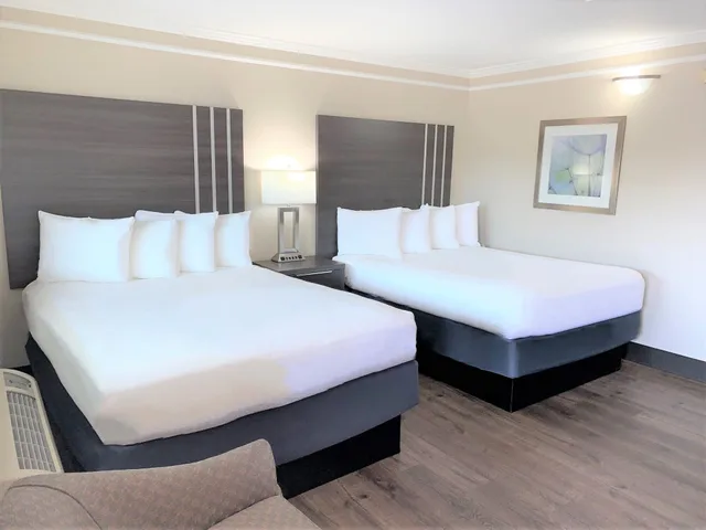 Standard, 2 Queen Beds, Summerfield Inn Fresno Yosemite 1/1