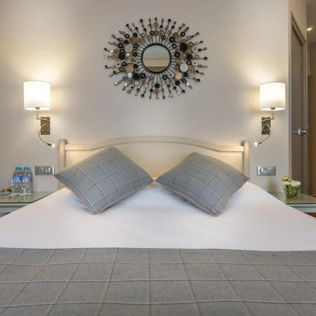 Small Double Room, La Residence Du Berry 2/9