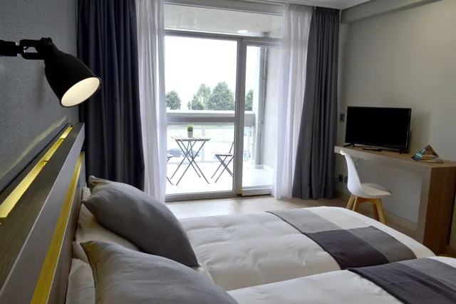 غرفة بريميوم بسريرين منفصلين بشرفة، Hotel Alda Sada Marina 1/1