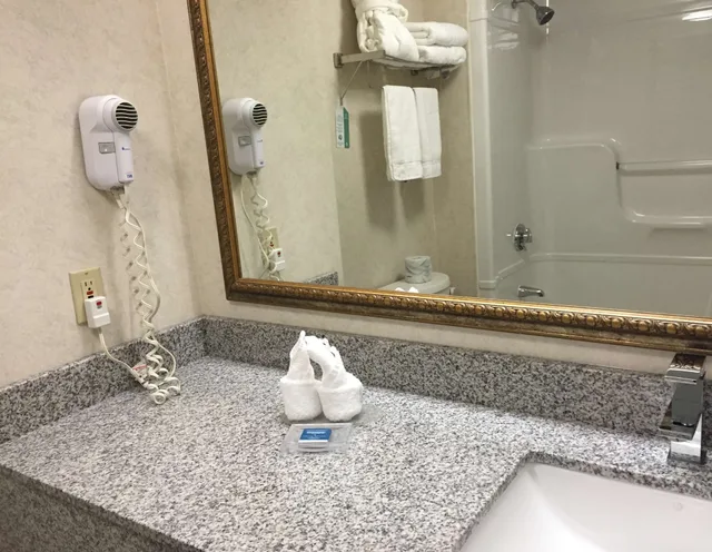 غرفة قياسية بسرير كينج مع أريكة، Best Western Milton 7/7