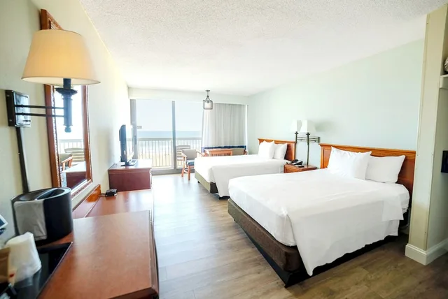 غرفة كلاسيكية بسريرين مزدوجين بإطلالة على البحر بشرفة، The Oceanfront Inn 4/9