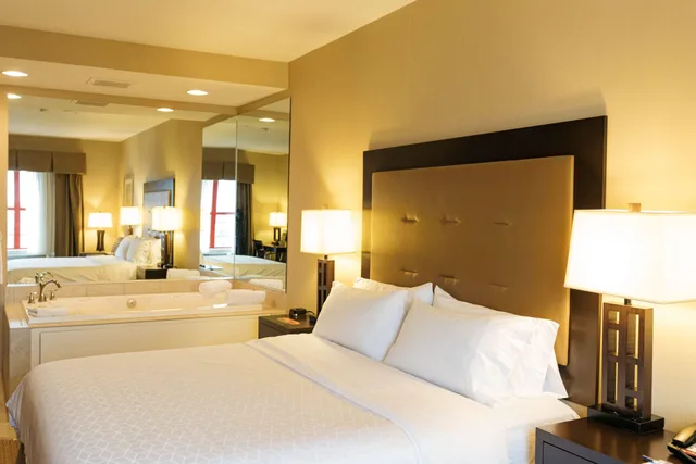 غرفة بسرير كينج، Holiday Inn Express Hotel And Suites Olathe North 3/5