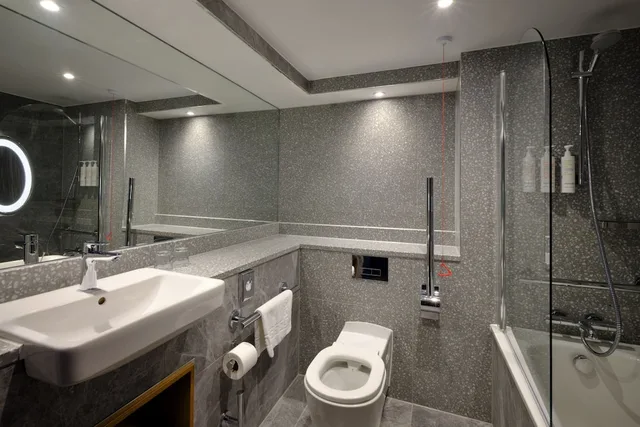 غرفة ديلوكس بسرير مزدوج، Edinburgh Marriott Hotel Holyrood 6/8