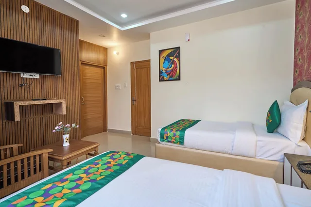 غرفة بريميوم بسرير كوين وسريرين منفصلين، Treebo Roshan House 5/10