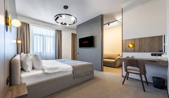 Senior, Suite, King Bed، Regency Hotel 3/10