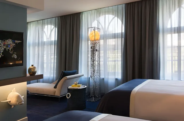 جناح بسريرين مزدوجين بإطلالة على المدينة بغرفتي نوم، Renaissance Hamburg Hotel 4/7
