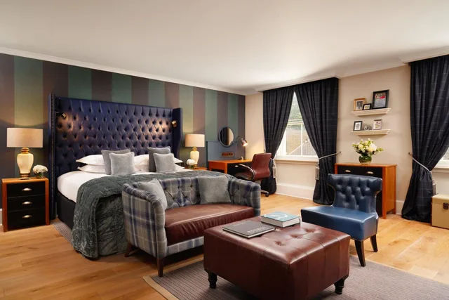 جناح جونيور، The Baileys Hotel London 5/10