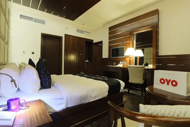 Executive, Suite, King Bed, Queen Palace Hotel 1/5