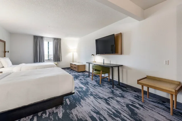جناح بسرير كينج مع أريكة، Fairfield Inn Suites Greensboro Coliseum Area 1/4