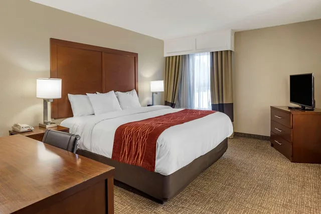 غرفة بسرير كينج لذوي الإعاقة، Comfort Inn & Suites Little Rock Airport 2/3