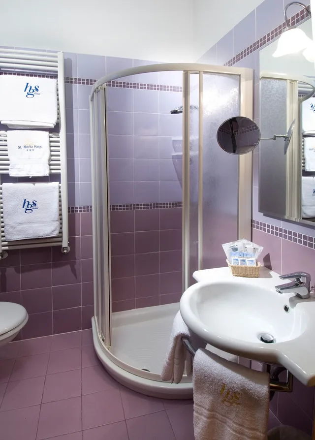 غرفة رباعية، Hotel St. Moritz 4/5