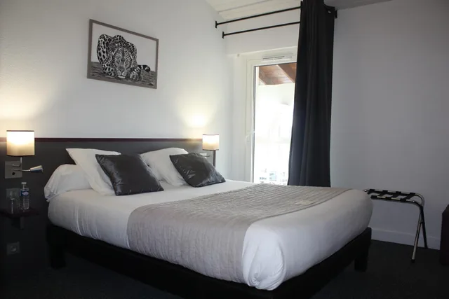 غرفة قياسية بسرير مزدوج بإطلالة في طابق منخفض، Hotel La Citadelle 3/7