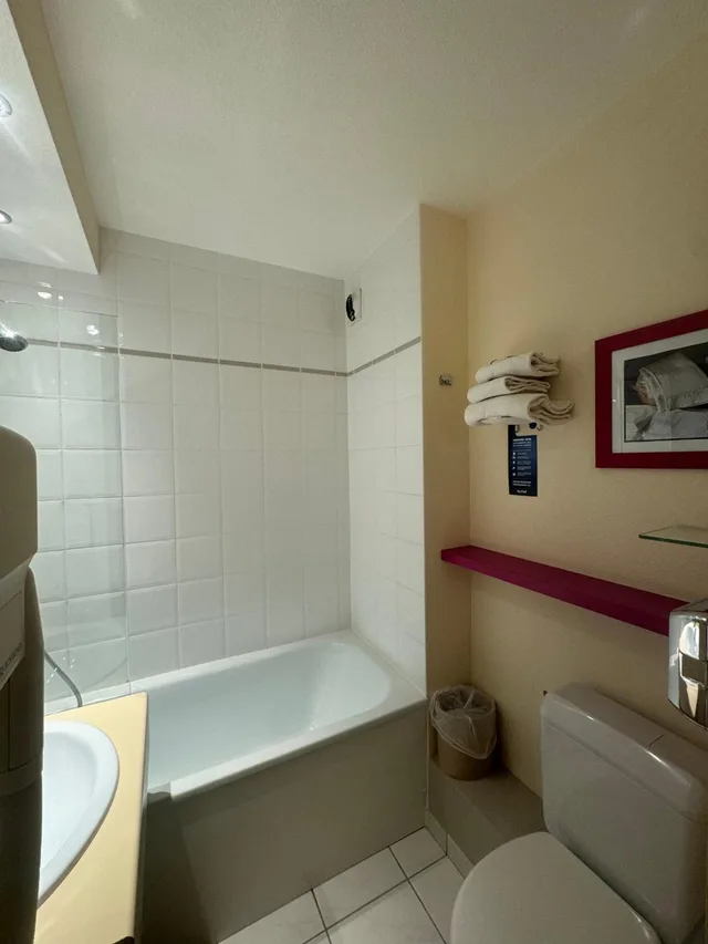 Room, Quadruple, Kyriad Rennes Chantepie 8/8