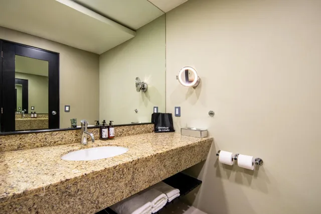 غرفة تنفيذية بسريرين كوين، Crowne Plaza Villahermosa 8/8