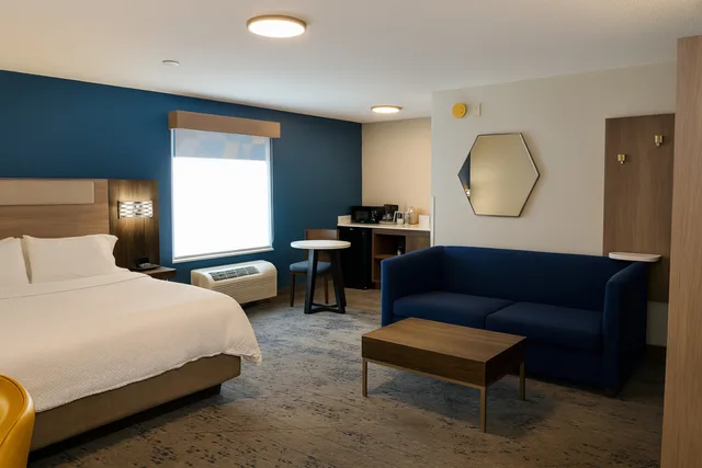 جناح بسرير كينج، Holiday Inn Express Hotel And Suites Alliance 2/2