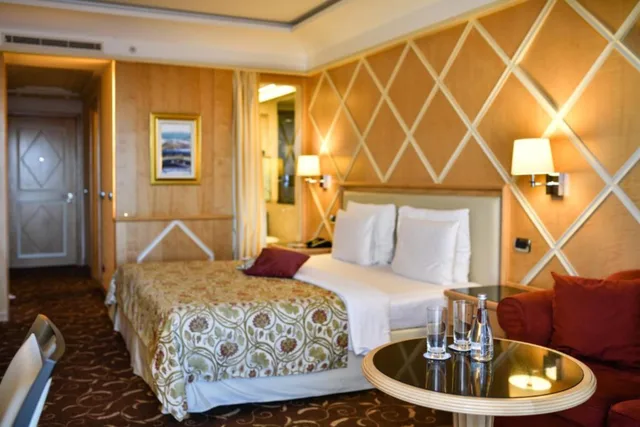 غرفة سوبيريور بإطلالة على المسبح بشرفة، Splendid Conference Spa Resort 1/2