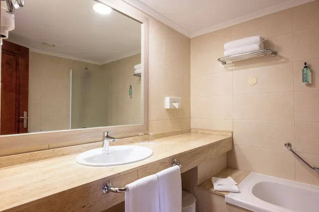 غرفة قياسية بسرير مزدوج، Landmar Costa los Gigantes Family Resort 4/5