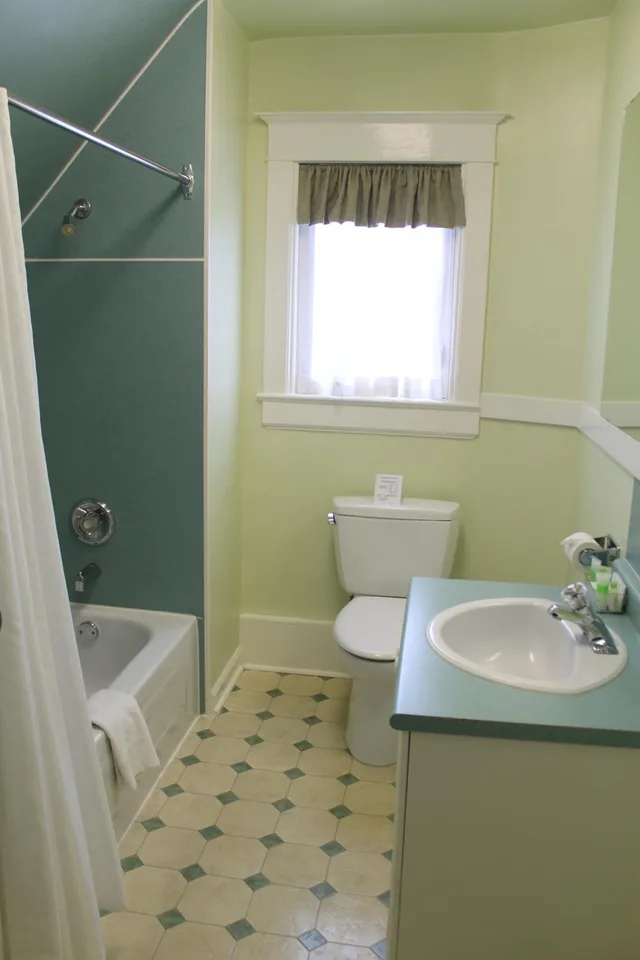 جناح بإطلالة على الحديقة مع أريكة، James Bay Inn Hotel Suites Cottage 3/3