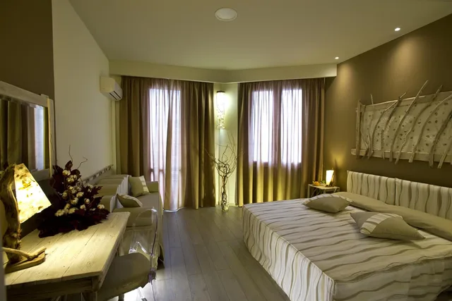 غرفة ديلوكس بسرير مزدوج أو سريرين منفصلين بإطلالة على البحر بشرفة، Hotel Tirreno Formerly Sea Club Tirreno 9/10