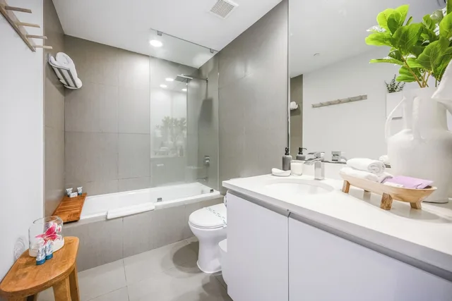 Luxury, Apartment, King Bed, Beach Front, Sofa, Balcony، Miami Vacations Corporate Rentals - Monte Carlo 6/9