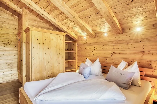 2 Bedrooms, Premium, Chalet, 2 Double Beds, Sofa, Private Spa، Puradies 2/8