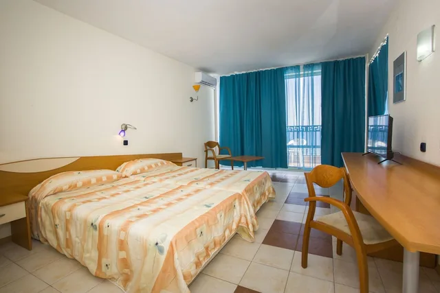 غرفة بسرير مزدوج بإطلالة على البحر، Royal Bay 8/10