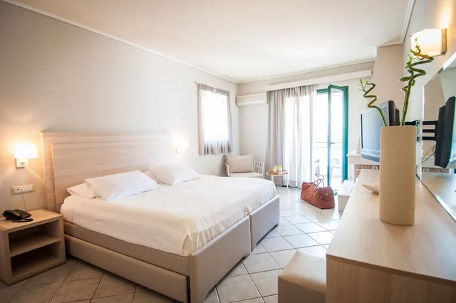 Superior, Queen Bed, Sea View, Phoenix Beach Hotel 1/5
