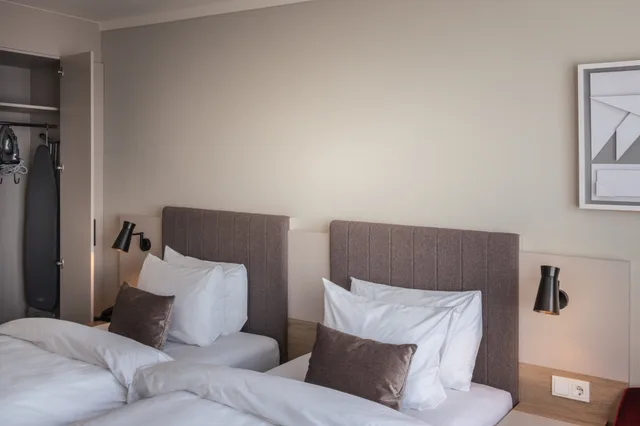 غرفة قياسية بسريرين منفصلين، Crowne Plaza Frankfurt Congress Hotel 3/8