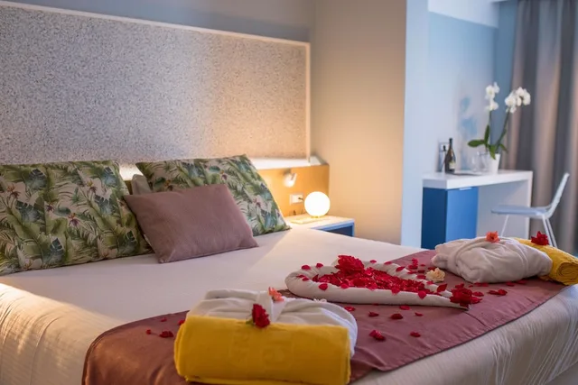 Deluxe, Twin Beds, Garden or Pool View، Lindos Breeze Beach Hotel 6/10