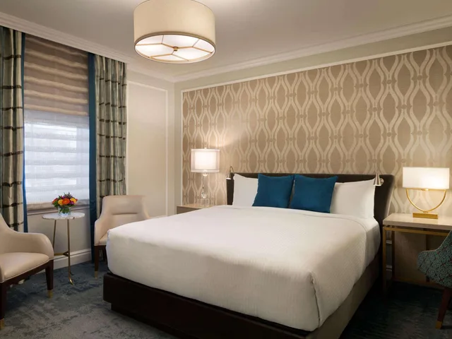 غرفة بسرير كينج، Fairmont Empress Hotel 1/4