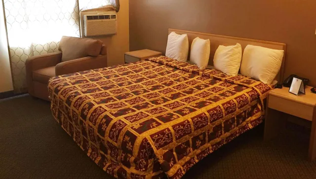 Room, Queen Bed, M Star Hotel Mansfield 4/8