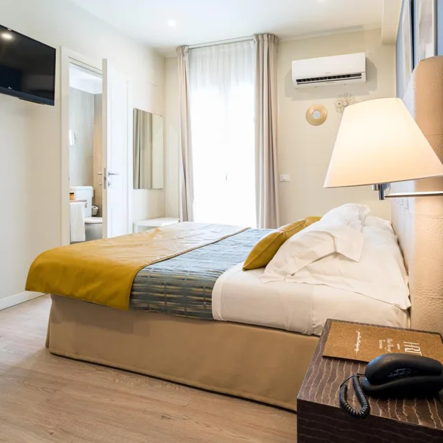 Room, Double or Twin Bed, Lateral Side Sea View، Hotel Rivage Taormina 5/10