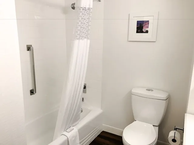 جناح بسرير كينج مع أريكة، Hampton Inn Fort Smith 2/4