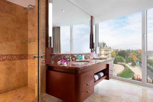 جناح رئاسي كبير بسرير كينج بإطلالة على البحيرة بغرفة نوم واحدة في طابق مرتفع، Hotel President Wilson, A Luxury Collection Hotel, Geneva 2/3