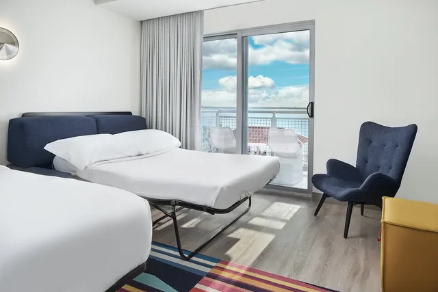 Room, King Bed, Water Front, Sofa, Balcony، Aloft Ocean City 2/5