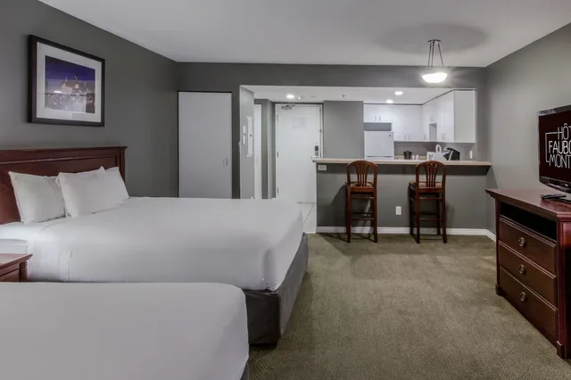 استوديو بسريرين كوين بمطبخ صغير، Hotel Faubourg Montreal 1/9