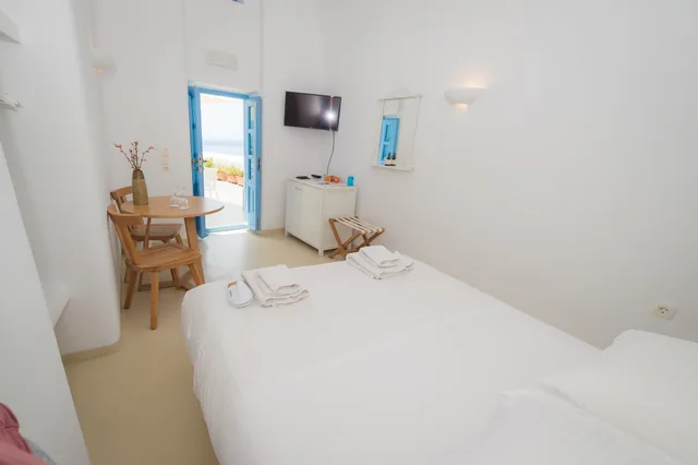 Room, Caldera View، Pantelia Suites Santorini 2/10