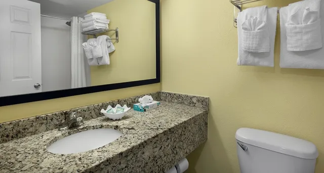 Standard, King Bed, Sofa, Small, Best Western Ocean Sands Beach Resort 2/4