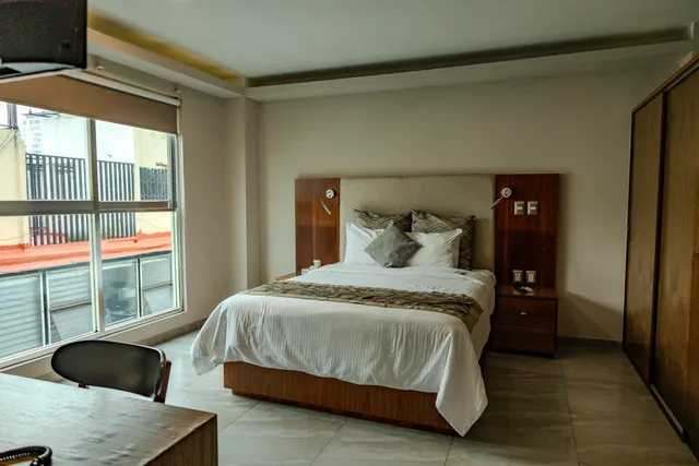 جناح تنفيذي، J. Towers Hotel Suites 3/10