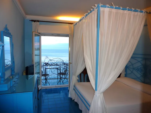 غرفة ديلوكس بسرير كينج بإطلالة على البحر بشرفة، Hotel Palladio 9/10