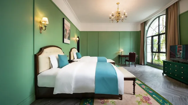 غرفة قياسية بسرير كينج بإطلالة على الفناء، Hotel Indigo Heilong Lake 2/9