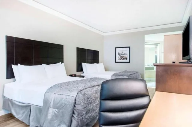 غرفة بسرير كوين، Travelodge by Wyndham Trois-Rivieres 4/4