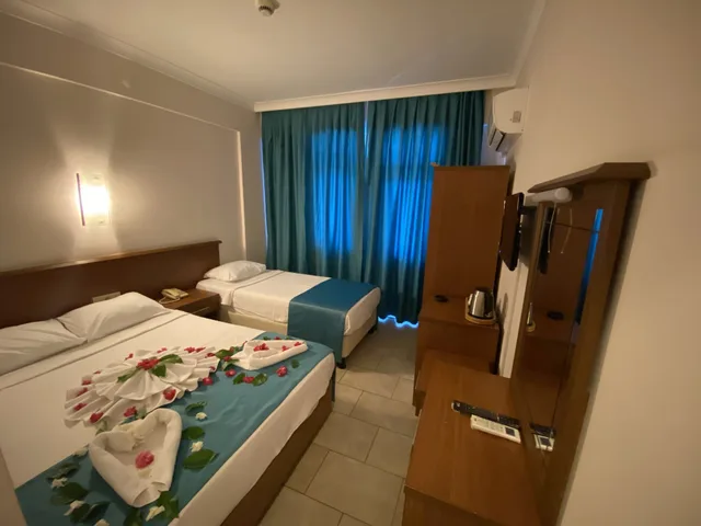 غرفة قياسية بسرير كوين وسرير فردي بغرفة نوم واحدة، B and B Yuzbasi Beach 1/6