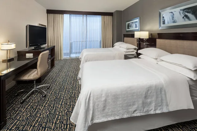 غرفة بسريرين مزدوجين، Sheraton Salt Lake City Hotel 2/8