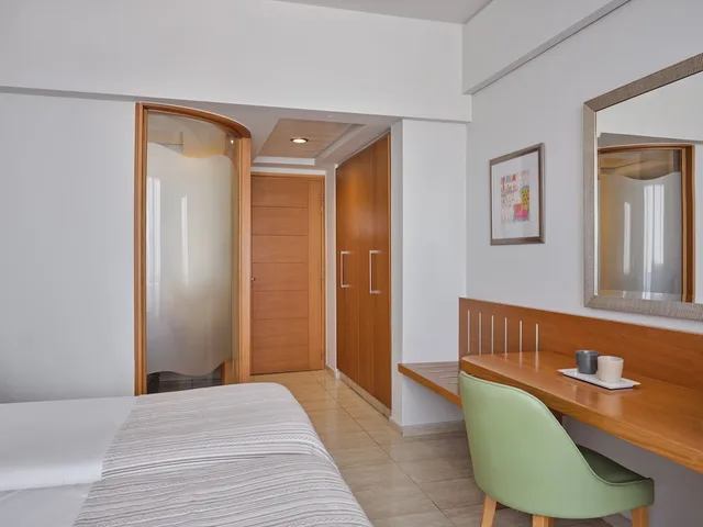 Room, Twin Beds, Inland View، Atlantica Oasis Hotel 3/10
