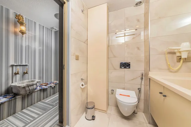 غرفة ديلوكس بسرير كوين بشرفة، Ayramin Deluxe Hotel 4/4