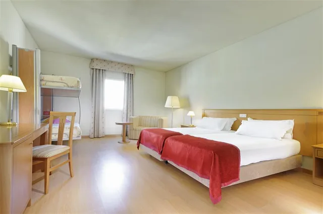 غرفة قياسية بسريرين منفصلين، Tryp By Wyndham Porto Centro Hotel 1/10