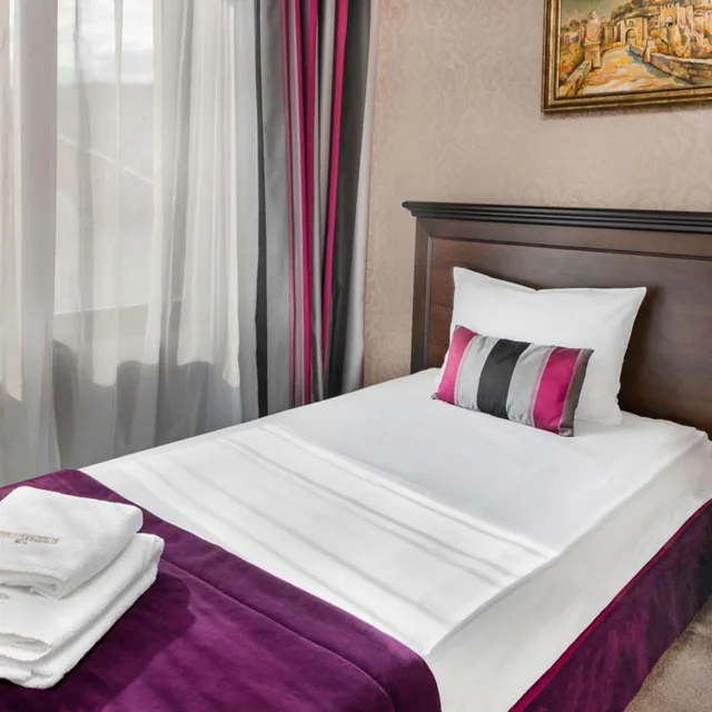 غرفة مفردة، Yantra Grand Hotel 3/7